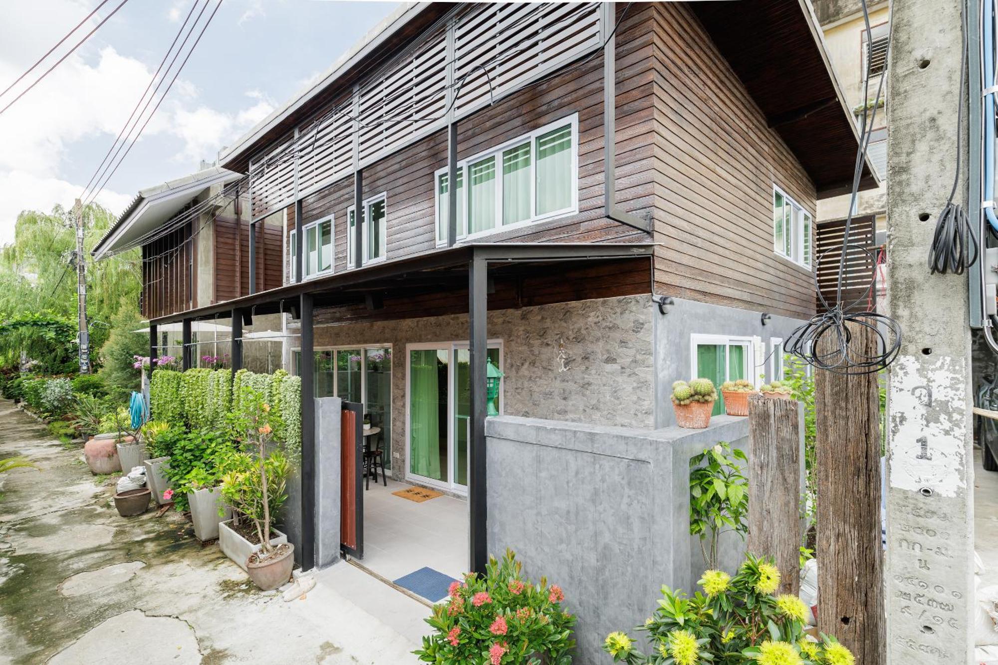 Baan Boon Bed & Breakfast Bangkok Exterior photo